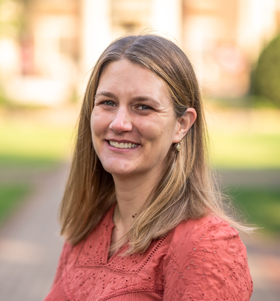 Headshot of Amanda Smolinsky, PhD